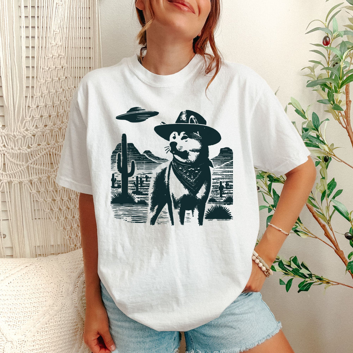 Akita Inu Western UFO t-shirt