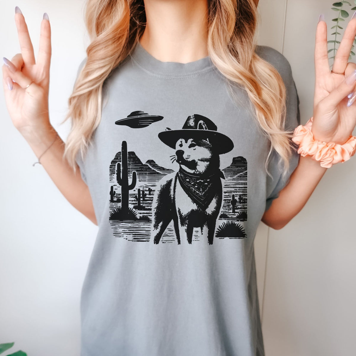 Akita Inu Western UFO t-shirt