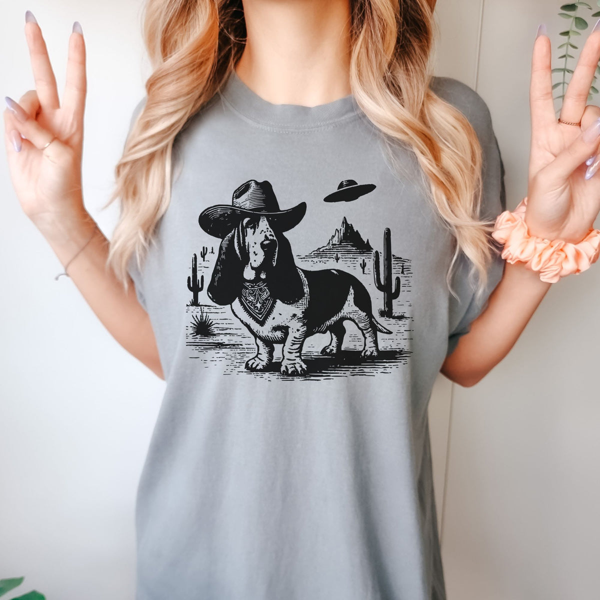 Basset Hound Western UFO t-shirt
