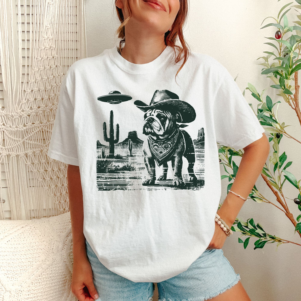English Bulldog Western UFO t-shirt