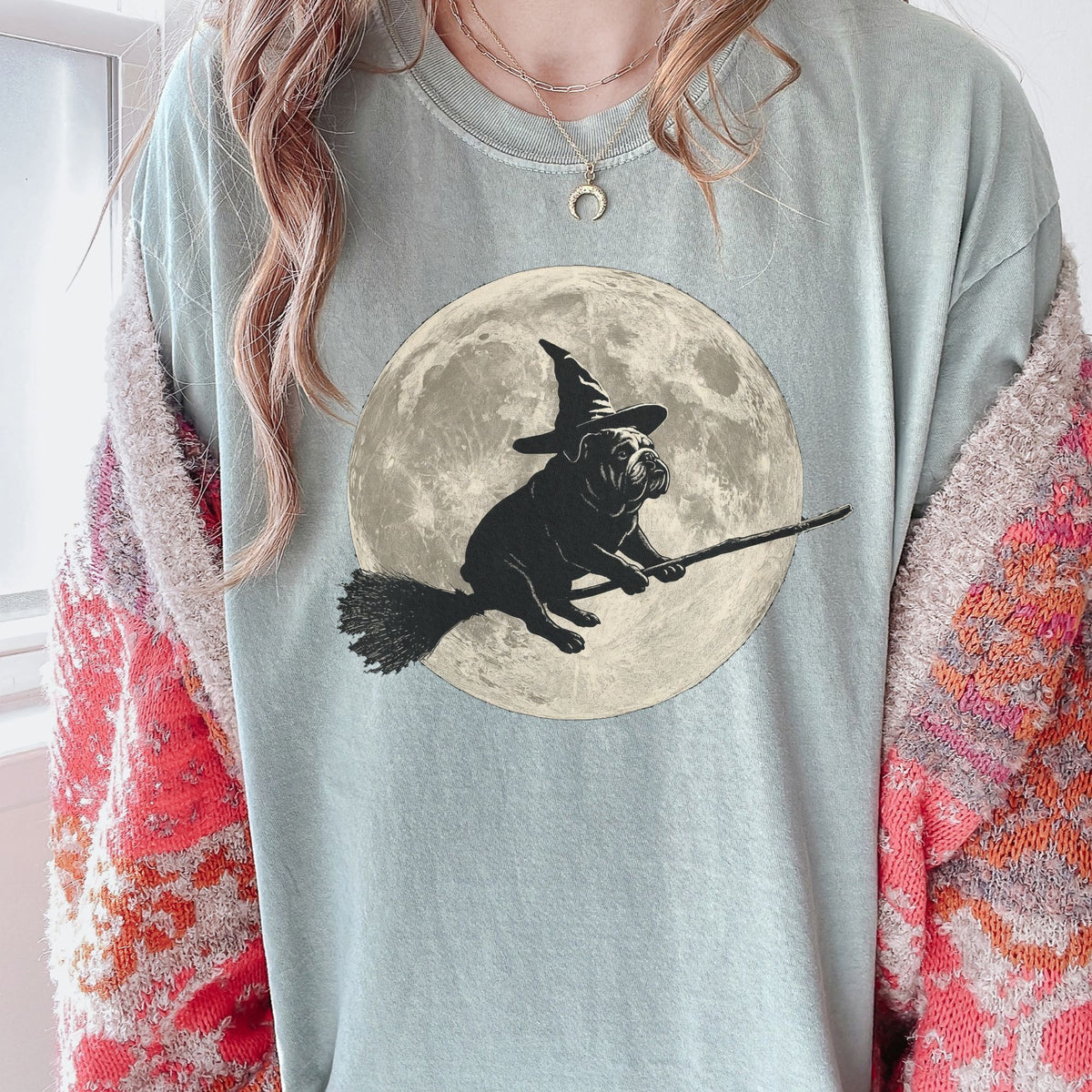 English Bulldog moon witch t-shirt