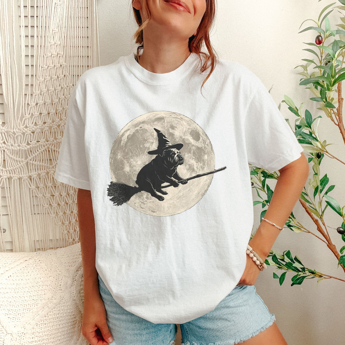 English Bulldog moon witch t-shirt