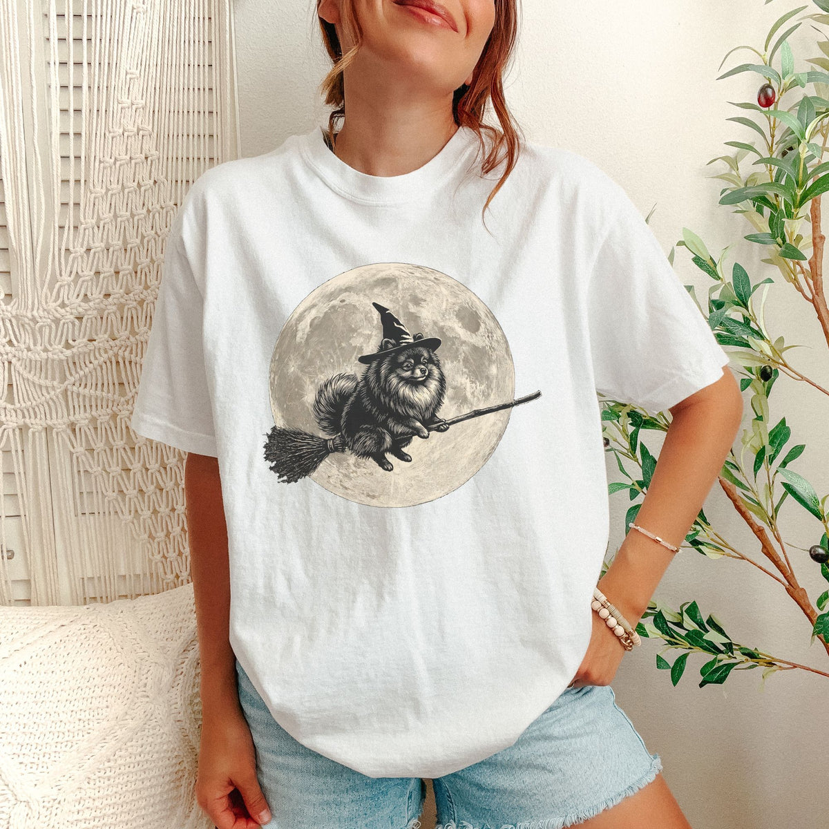 Pomeranian moon witch t-shirt